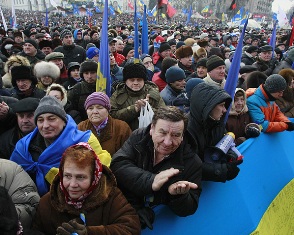 На Майдане началось очередное народное вече