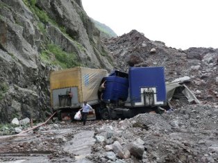 Upper Lars checkpoint still closed for traffic