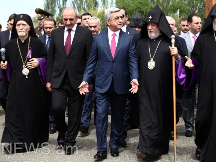 Նախագահը եւ բարձրաստիճան պաշտոնյաները Սարդարապատում են (ֆոտոռեպորտաժ)
