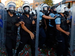 Turkish authorities deploy 25,000 police on anniversary of Taksim events