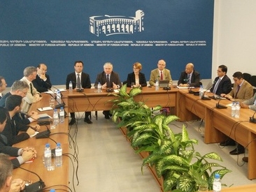 Հայաստանի արտգործնախարարն ընդունել է բրիտանական քոլեջի ունկնդիրներին