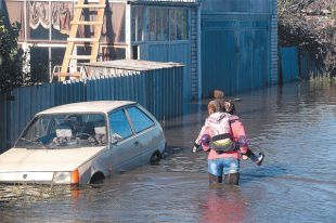 800 человек эвакуировано из затопленного поселка Ильича под Барнаулом