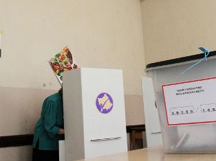 На парламентских выборах в Косово лидирует правящая партия