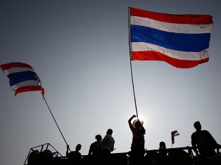 Военное правительство Таиланда объявило действующим закон о выборах