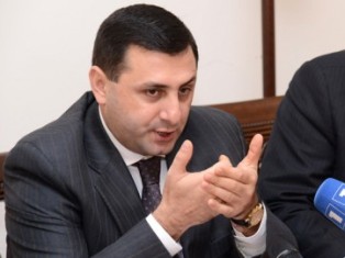 Սամվել Ֆարմանյանն իր ելույթը համեմել է  բախտագուշակության, սուրճի բաժակ նայելու