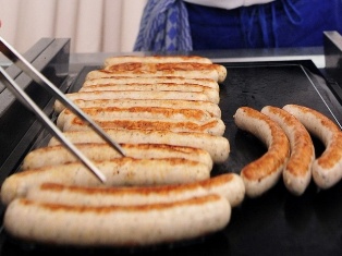 Шотландский мясник изготовил сосиски «со вкусом сборных-участниц» ЧМ по футболу