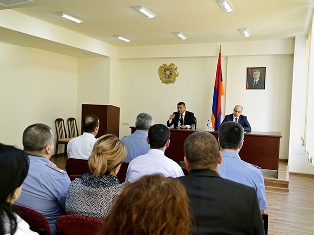 Ոչ պատշաճ տեսքից մինչեւ կոռուպցիոն ռիսկեր. Ոստիկանապետը բացատրել է Մուրադխանյանի