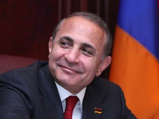 «Հրապարակ». Հովիկ Աբրահամյանը խիստ արդյունավետ է աշխատում սեփական ազգուտակի համա