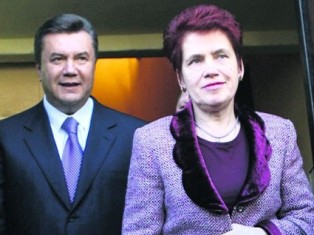 Янукович живет с женой в Сочи