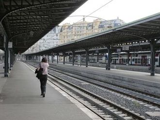 Железнодорожники Франции продлили забастовку еще на двое суток - до 16 июня