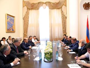 Վարչապետն ԱԺ պատգամավորների հետ քննարկել է «Կուտակային կենսաթոշակների մասին» օրե