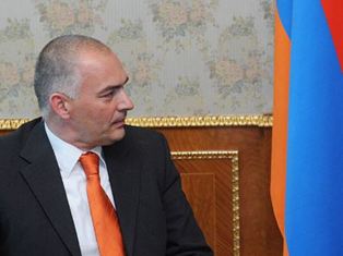 Համազեկուցողները պատգամավորների եւ նախագահի հետ կքննարկեն Մարտի 1-ի հարցը. Azatu
