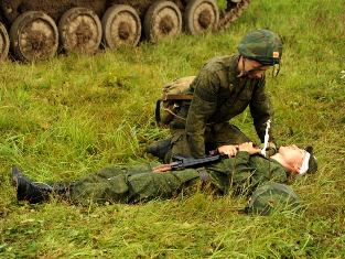 Военные медики российской базы в Армении проводят учебные сборы в горах