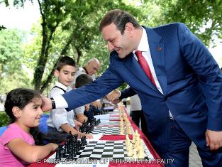 Միաժամանակյա խաղի սեանս՝ նվիրված Տիգրան Պետրոսյանի ծննդյան 85-ամյակին