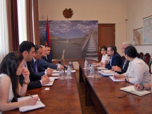 ԱԶԿ-ն Գագիկ Բեգլարյանին խնդրել է արագացնել բնակիչներին հողերի օտարման գործընթացը