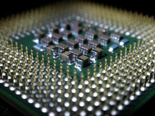 В России создают собственные аналоги чипов Intel и AMD
