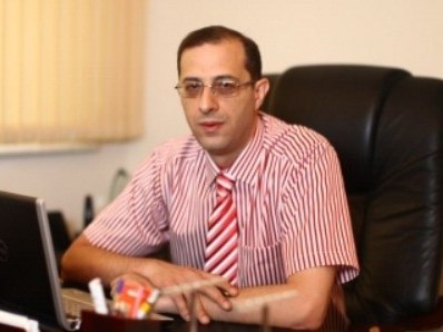 Որտե՞ղ եւ ո՞ւմ հետ է ֆուտբոլի աշխարհի առաջնությանը հետեւում սպորտի նախարարը