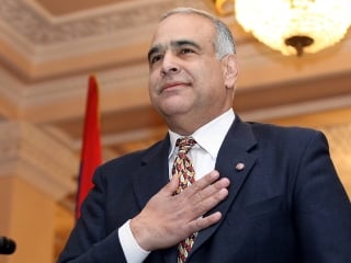 «Հրապարակ». Րաֆֆի Հովհաննիսյանը նորից փոշմանել է. Մի խումբ հայտնի անձինք կլքեն կ