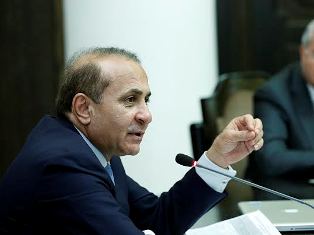 Премьер-министр Армении обсудил с виноделами пути развития сферы