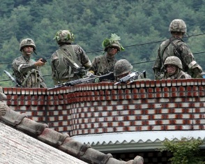 Южнокорейские военные ведут перестрелку с сержантом-убийцей
