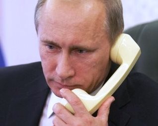 Олланд и Меркель попросили Путина содействовать переговорам