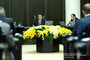 «Հրապարակ». Հովիկ Աբրահամյանի կառավարությունը մի շարք խնդիրների առաջ է հայտնվել
