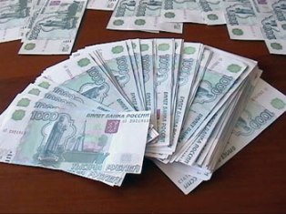 Азербайджанец менял москвичам мелкие деньги на купюры «Банка приколов»