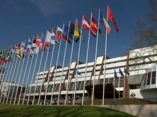 Скандал в ПАСЕ: Президент Азербайджана обвинил представителя Великобритании во л