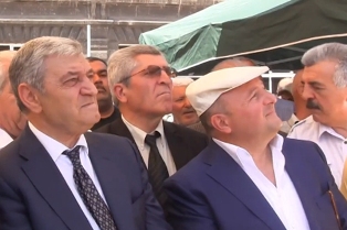 «Ժամանակ». Ինչո՞ւ Գարեգին Բ-ն ու Սամվել Բալասանյանը չեն մասնակցել Գյումրիի Ամենա