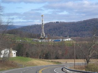 США впервые за 40 лет разрешили экспортировать неочищенную нефть