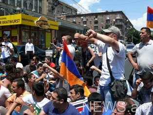 Աշխատանքի նախարարը պատգամավորներին եւ բողոքող ցուցարարներին կոչ է արել հարգել մի