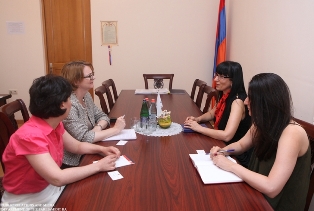 Armenia parliament hosts UK ambassador