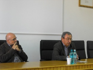 Ambassador visits Armenian Studies institute in Romania university