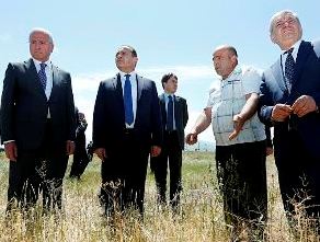Վարչապետն այցելել է Շիրակի մարզի կարկտահարված դաշտեր. կառավարությունը կօժանդակի