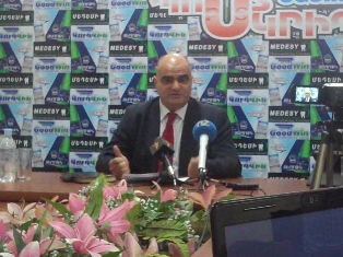 Կողքից աղիքը բաց վիճակում ընկած, պատգարակով տարան դատարան. Վալերի Հովհաննիսյանի