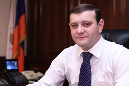 «Հրապարակ». Տարոն Մարգարյանի մեքենան հանել են կառավարության բակից