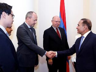 Վարչապետն ընդունել է կուտակային կենսաթոշակային ֆոնդի կառավարիչներին