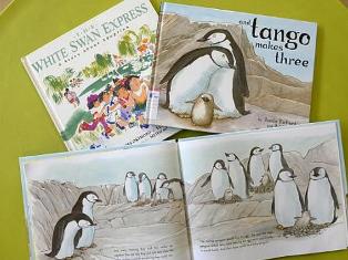 Власти Сингапура помешали уничтожить детские книги про геев