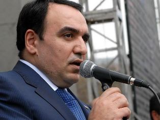 Артур Багдасарян на митинге вспомнил о своем пройденном пути
