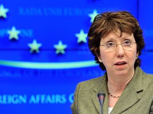 Эштон: ЕС пока не будет вводить новые санкции против России