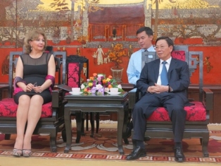 Armenia ambassador meets with Hanoi People’s Committee chair
