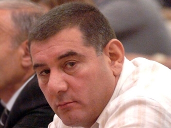 Վալերի Հովհաննիսյանը նարկոման ա, մարդ ա մորթել, 2 անգամ նստել. Յուվեցի Կարո