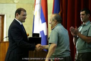 Շուրջ 200 ժամկետային զինծառայողներ եւ նրանց ծնողները հանդիպել են Երեւանում