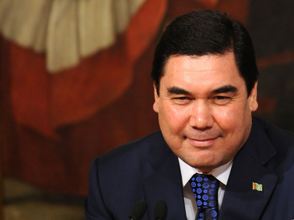 В Туркменистане поставят памятник президенту страны