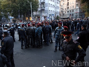 Ոստիկանները պնդում են, որ նոյեմբերի 5-ին իրենց ոտքերի տակ պայթուցիկ են գցել