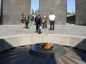 Canadian minister visits Armenian Genocide Memorial