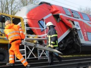 Число пострадавших в столкновении поездов в Германии достигло 45