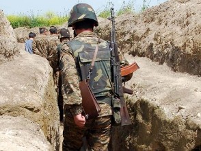 Armenia president awards killed servicemen
