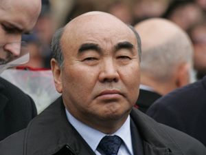 Экс-президент Киргизии примет участие в похоронах брата