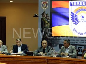 Armenian Defense Minister not expecting deterioration of situation on border